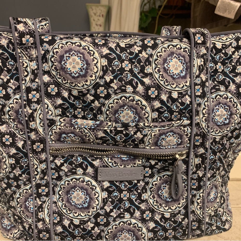 Vera Bradley Small Vera in Tranquil Medallion